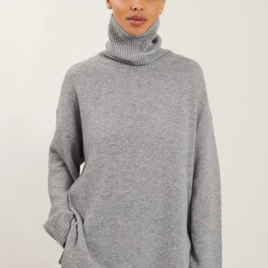 Line t neck sweaters banew240 02 318 light grey mel. 690x crop center