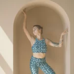 Maintaining healthy glamour with a minimalist style