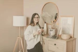 Combining fashion fitness with a minimalist approach to style